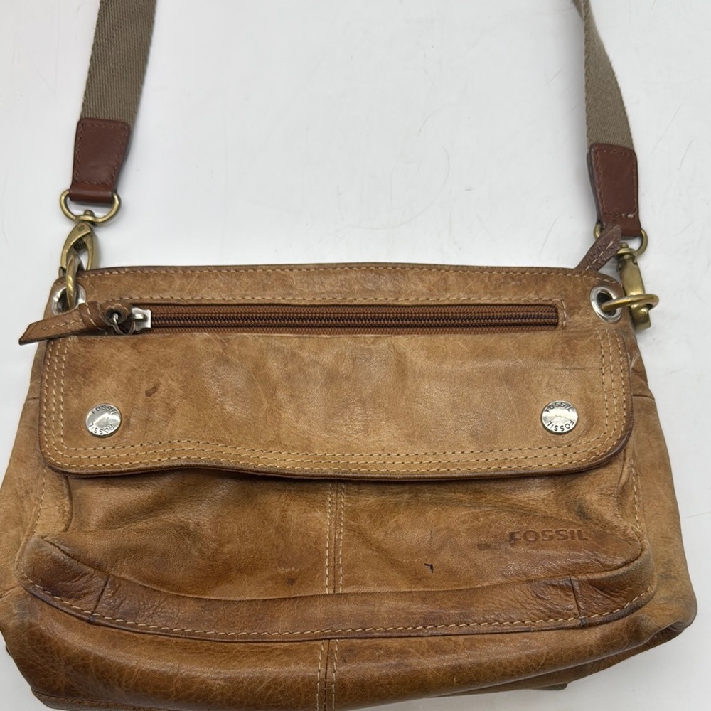 Fossil Leather Tan Leather Crossbody with Vintage Appeal BRN8051A